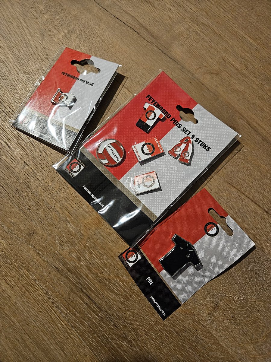 Feyenoord fanshop had ook weer nieuwe pins