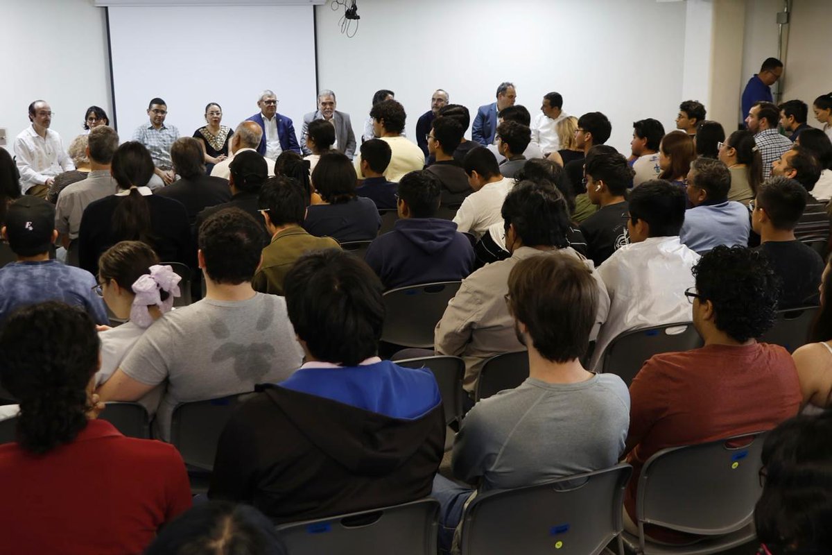 UVeracruzanaMx's tweet image. Después de 20 años, los espacios destinados a la comunidad estudiantil de Física, Matemáticas y el Instituto de Investigaciones en Inteligencia Artificial se han renovado y fortalecido, brindando un entorno óptimo para impulsar la investigación y la innovación tecnológica. (1/2)