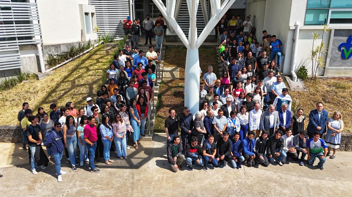 UVeracruzanaMx's tweet image. Después de 20 años, los espacios destinados a la comunidad estudiantil de Física, Matemáticas y el Instituto de Investigaciones en Inteligencia Artificial se han renovado y fortalecido, brindando un entorno óptimo para impulsar la investigación y la innovación tecnológica. (1/2)