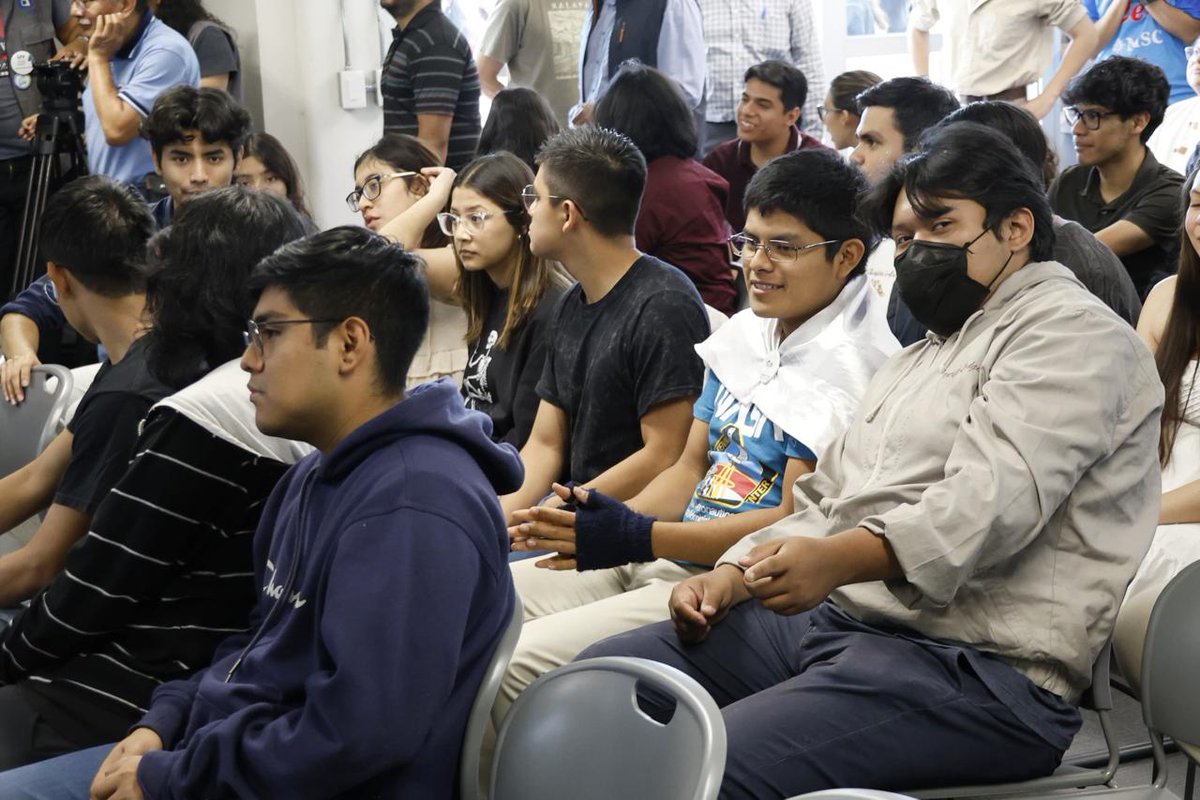 Durante la inauguración del acceso, cubiertas, rampas, fachadas de edificio y el sistema de captación de aguas pluviales, el  rector Martín Aguilar Sánchez celebró la conclusión de este proceso que suma al fortalecimiento de la ciencia y tecnología.💡
#UV_InspiraElCambio  (2/2)