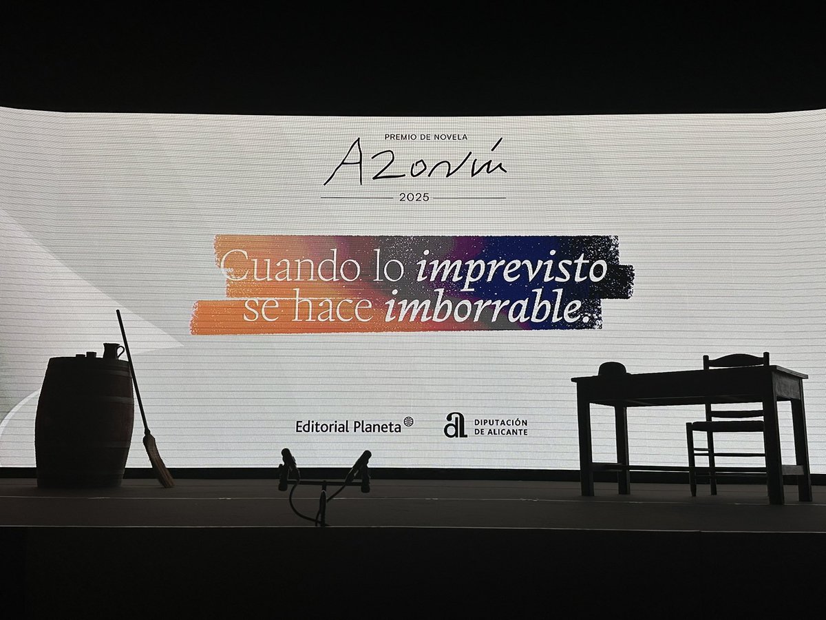<a href="/colladoberta/">Berta Collado</a> Comienza en el <a href="/ADDAalicante/">Auditorio ADDA</a> la Gala de Entrega del Premio de Novela #Azorin2025 📚

La literatura ✍🏻 brilla en el corazón de Alicante ✨

Sigue en directo la retransmisión del evento en 
🔗 youtube.com/live/DcjV1ukdm…

<a href="/edit_planeta/">Editorial Planeta</a>
