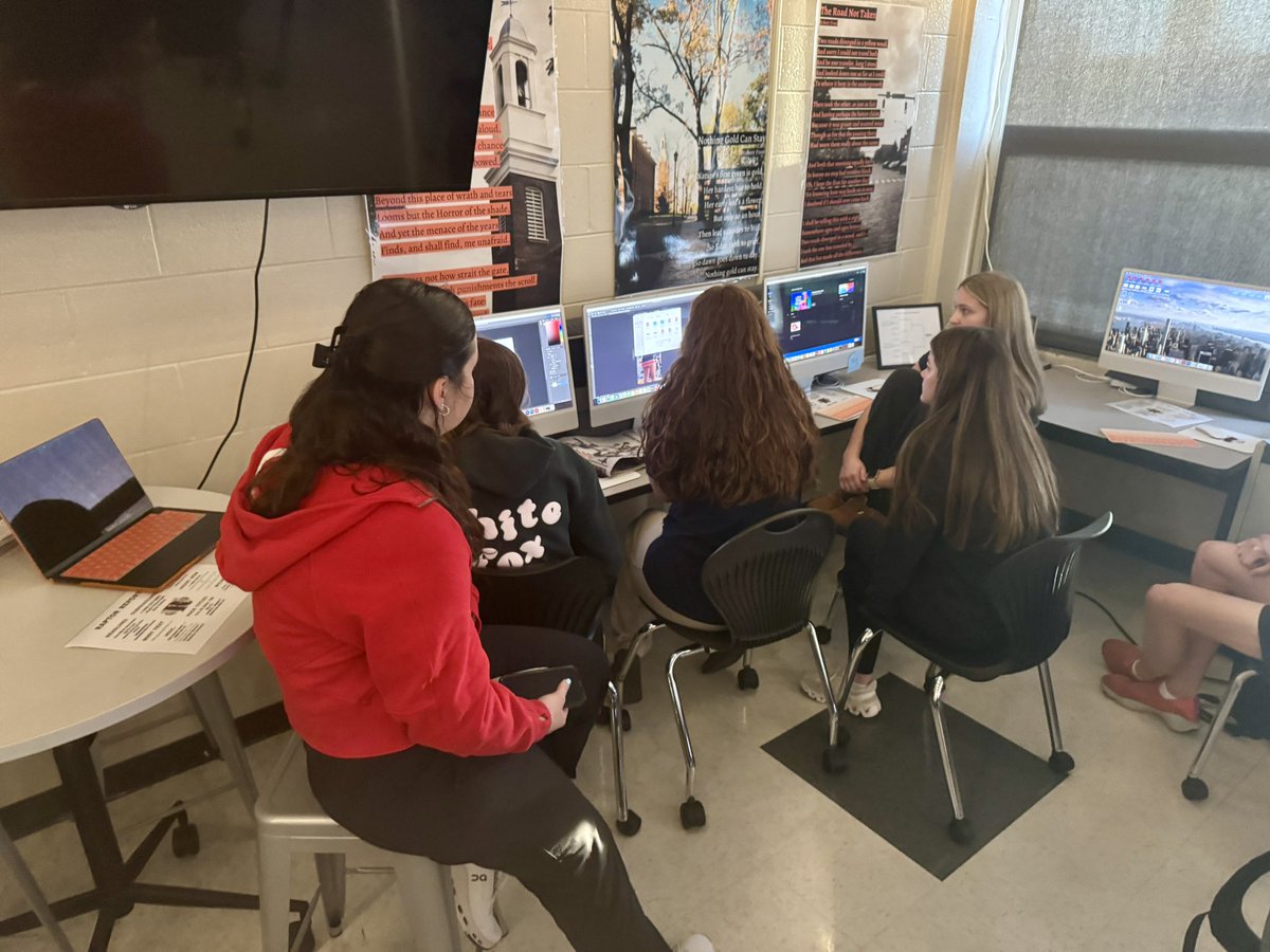 CoachOlson11's tweet image. Nothing beats having past @RaptorReporters editors visit us at @AndersonRaptors! 

….except maybe the fact that Jane is writing for Ohio State’s student magazine, and Roey is studying graphic design at OSU!! Incredible!