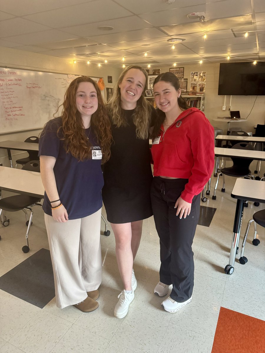 CoachOlson11's tweet image. Nothing beats having past @RaptorReporters editors visit us at @AndersonRaptors! 

….except maybe the fact that Jane is writing for Ohio State’s student magazine, and Roey is studying graphic design at OSU!! Incredible!