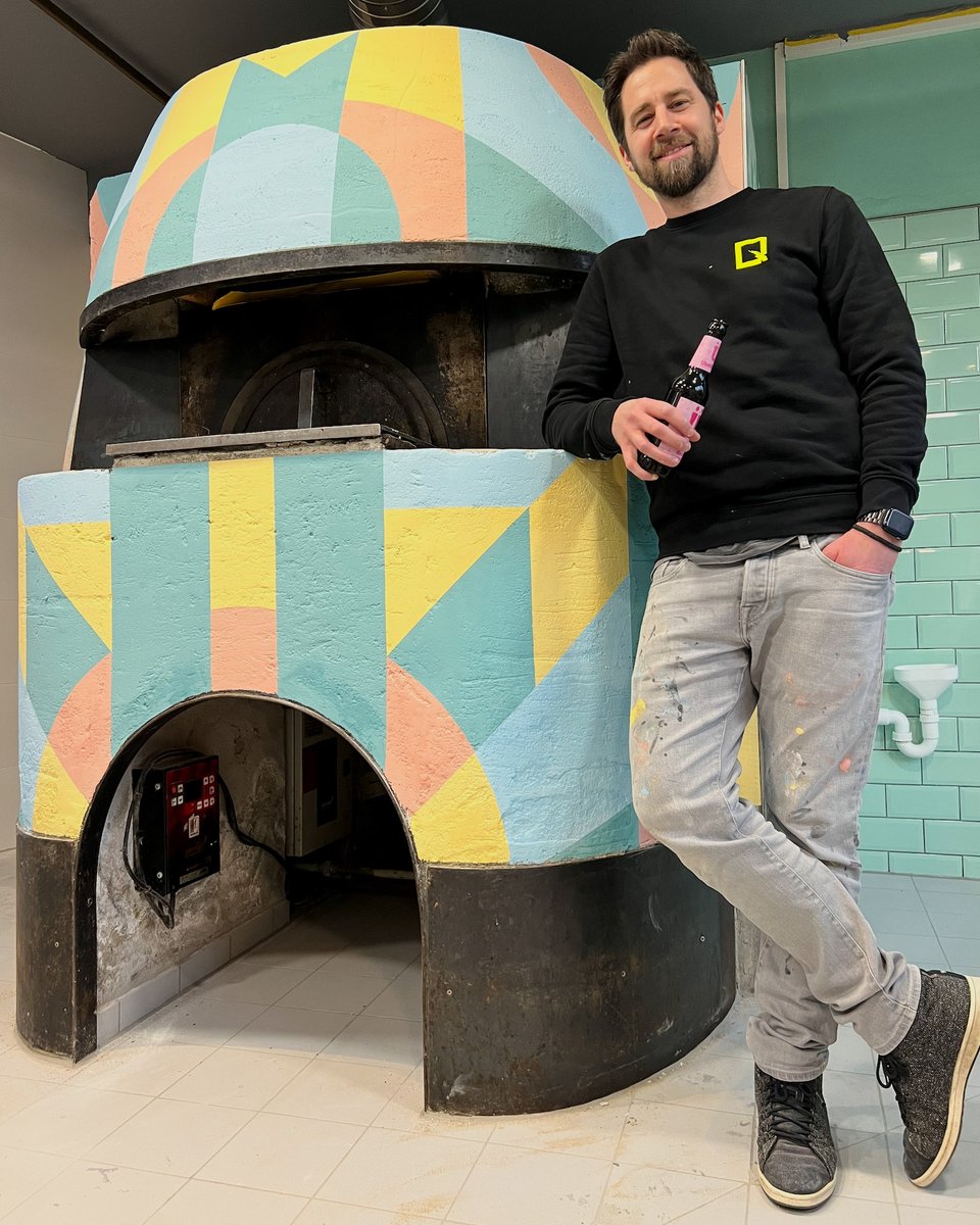 andreaspreis's tweet image. I painted a lot of stuff over the years, but this one was something different: My first pizza oven! It was a bit of a challenge since I had to work with silicate paint for once, but it still turned out to be a lot of fun! Find it at ÜberQuell in Hamburg.