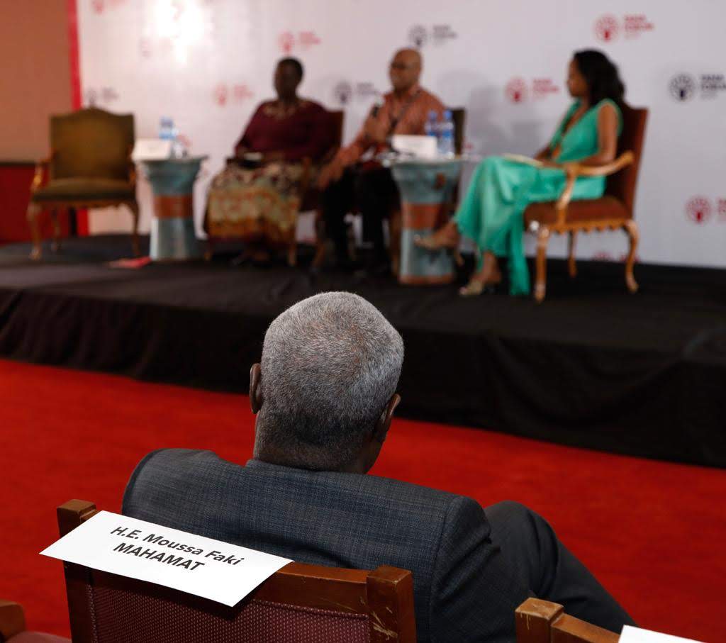 1/2: The <a href="/_AfricanUnion/">African Union</a> is the world's largest international intergovt'al org + most unique, both in charter, raison d'être and membership. It's ambition awe-inspiring in its boldness. <a href="/AUC_MoussaFaki/">Moussa Faki Mahamat</a> gave it a powerful global voice with a calm unflinching discursive diplomacy.