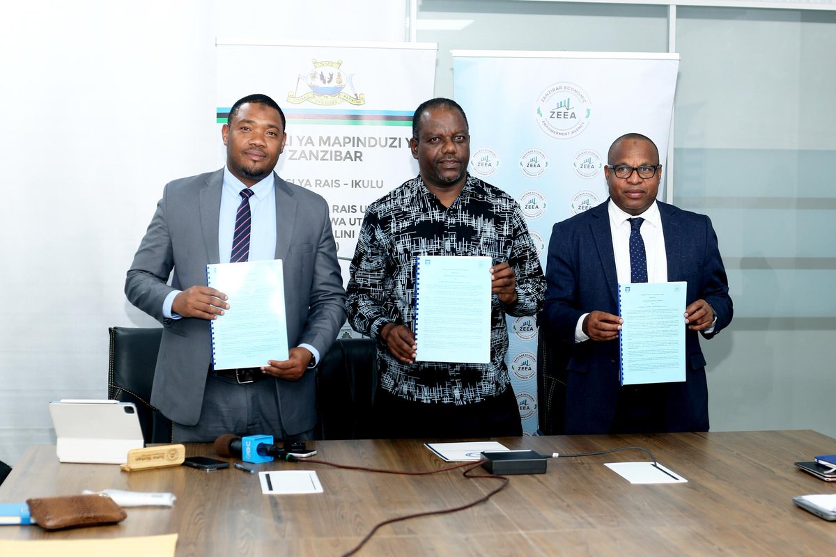 1/2: Taasisi ya ZPDB ilishuhudia utiaji saini wa Hati ya Maelewano (MoU) Kati ya Wakala wa Uwezeshaji Wananchi Kiuchumi na Taasisi ya Commonwealth of Learning ya Canada kwa lengo la kuwawezesha vijana wa Zanzibar kupata ujuzi wa kazi na ajira mbalimbali ndani ya nchi na nje.