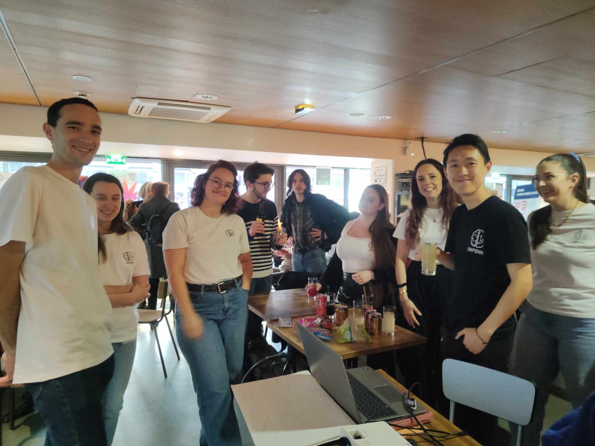 C'est parti pour le tout dernier événement de la #SDC2025 à #Rennes ! Et on termine sur un jeu : un quiz autour de la recherche et des métiers en imagerie 🧠. Qui sera le grand gagnant•e ?