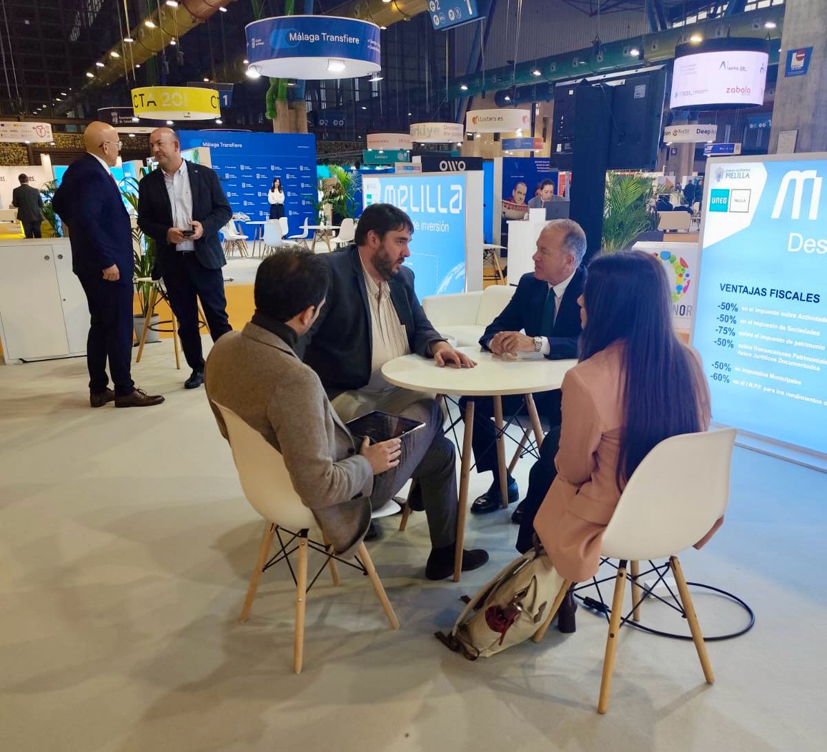 Cadena SER Melilla (@cadenasermel) on Twitter photo 🚀 #Melilla avanza en innovación en #Transfiere2025
💻La ciudad cierra alianzas clave con la Fundación IA de la UGR, TRADE Andalucía y <a href="/Cotec_Innova/">Fundación Cotec</a> para impulsar la tecnología y la inversión.
🔹 Sede de IA en Melilla
🔹 Proyección como HUB tecnológico 🚀 #Melilla avanza en innovación en #Transfiere2025
💻La ciudad cierra alianzas clave con la Fundación IA de la UGR, TRADE Andalucía y <a href="/Cotec_Innova/">Fundación Cotec</a> para impulsar la tecnología y la inversión.
🔹 Sede de IA en Melilla
🔹 Proyección como HUB tecnológico