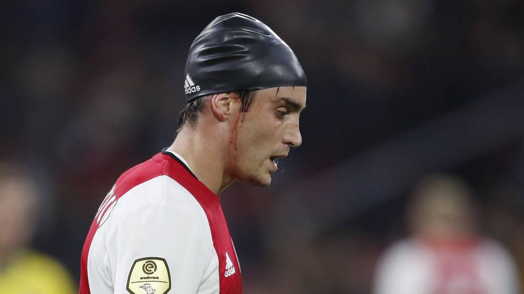 Enige positieve deze wedstrijd is de herinnering van de badmuts #AjaxEngg #tagliafico #Ajax