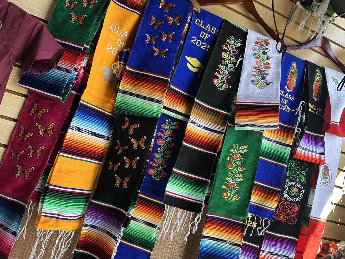 rodeodurango's tweet photo. π©βπ Are you ready to graduate? π§βπΒ
πShop: 2025 Graduation Stoles
In stock & ready to ship!Β
shop https://t.co/8URQbGk7MI or link in bio #artesaniasmexicanas #rodeodurango #classof2025 #graduationtime #explore https://t.co/JSVyMrE4Md