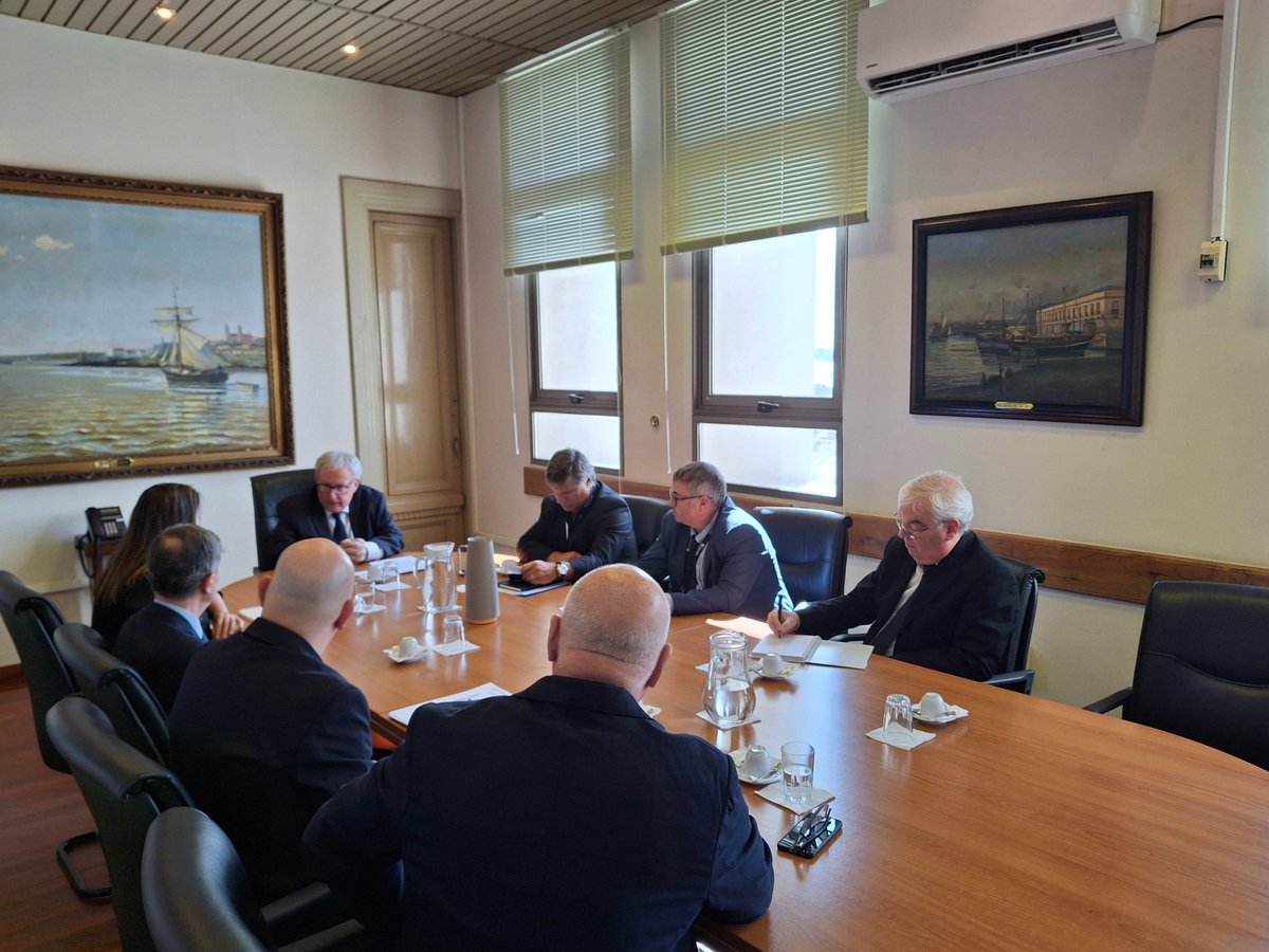 Aduanas Uruguay (@aduanauru) on Twitter photo El Director Nacional de Aduanas, Lic. Joaquín Serra, recibe una delegación de <a href="/cennaveuy/">Centro de Navegación</a> El Director Nacional de Aduanas, Lic. Joaquín Serra, recibe una delegación de <a href="/cennaveuy/">Centro de Navegación</a>