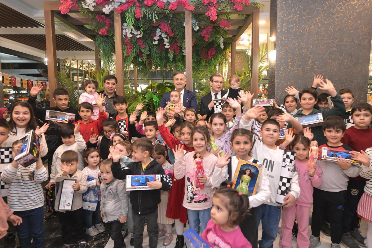 Genel Müdür Yardımcımız Sayın Fatih Tezcan, mübarek Ramazan-ı Şerif vesilesiyle Kahramanmaraş #PTT Başmüdürlüğümüzde görev yapan mesai arkadaşlarımızla bir araya geldi. 

Birlik ve beraberliğimiz ile dayanışma ruhumuzu pekiştiren Ramazan’ı Şerif’in ülkemize ve tüm İslam âlemine