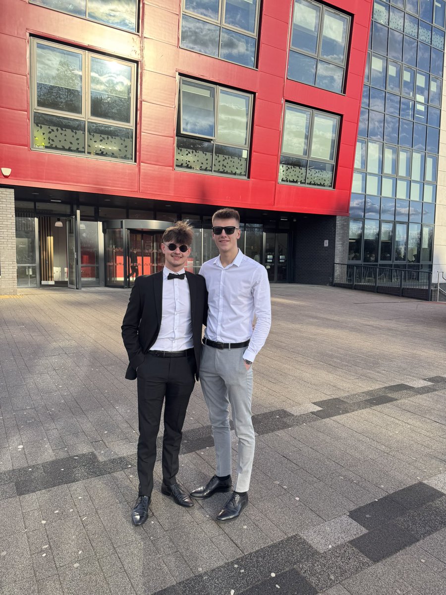 _thomas_jones4's tweet image. Fantastic evening and the Skills Competition Wales Awards watching virtually from TLZ. Proud of our learners that took part, an outstanding achievement for them. 

Well done to all the winners🏆✨

@coleggwent @JoelMorgan81