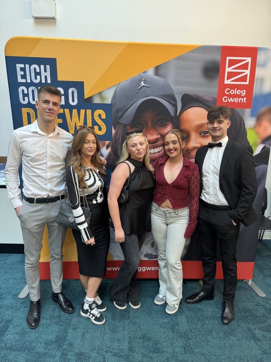 _thomas_jones4's tweet image. Fantastic evening and the Skills Competition Wales Awards watching virtually from TLZ. Proud of our learners that took part, an outstanding achievement for them. 

Well done to all the winners🏆✨

@coleggwent @JoelMorgan81