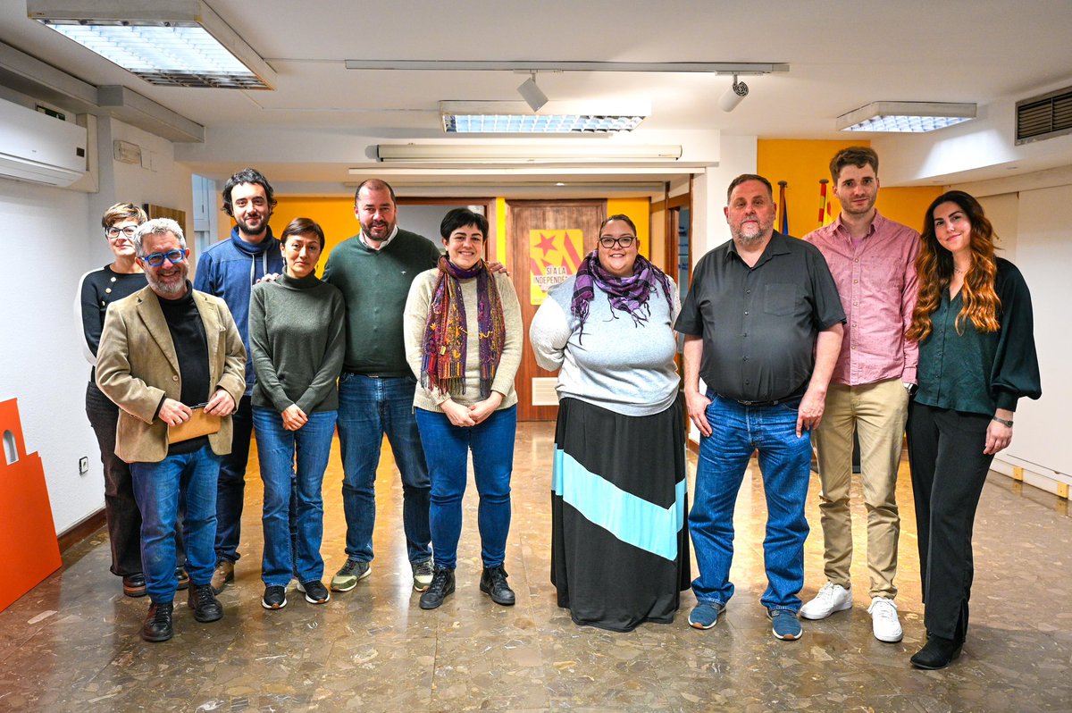 Avui, escoltem <a href="/dignitatavies/">Dignitat a les vies ⚫️</a> i <a href="/TrensDignesEbre/">Trens i Transports Dignes Ebre - Priorat</a>. Perquè exigim una gestió i mobilitat dignes i defensem les persones usuàries que cada dia pateixen les conseqüències dels retards, les incidències i la deixadesa d’un servei que no és propi d’una de les regions més avançades