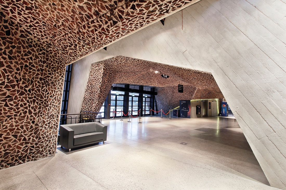 Na 🇪🇸 hiszpańskiej Teneryfie działa architekt, dla którego praca z betonem jest jak praca z dzikim żywiołem 🌪

Fernando Menis zrealizował w Toruniu budynek, którego architektura przypomina o odwiecznym marzeniu człowieka, a jest nim panowanie nad potężniejszymi od nas siłami