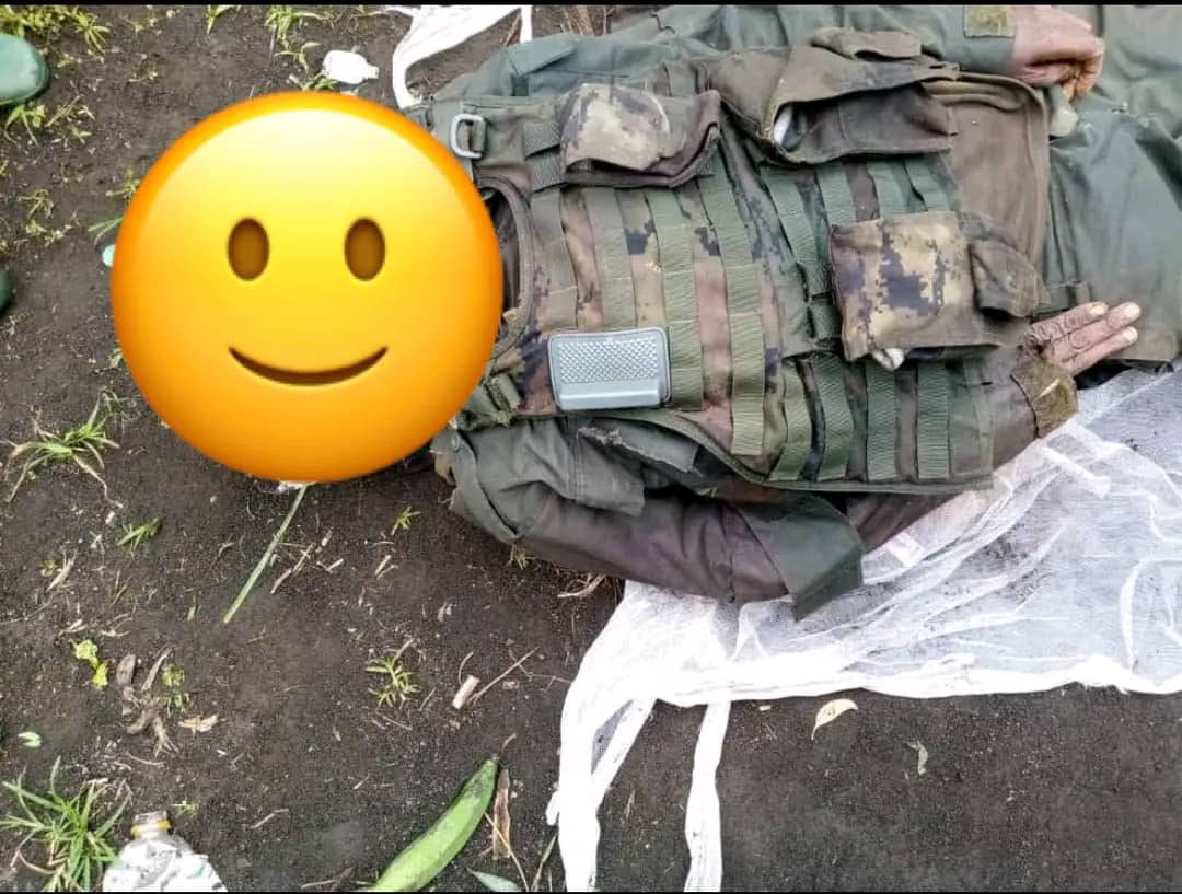 anelkamanzila2's tweet photo. #RDC : Les #wazalendo ont égorgés le colonel #Rukara de l'armée #Rwandaise qui dirigeait les troupes #Rwandaises qui ont contourner les chaînes de #mitumba à partir de #kaziba.
#KAGAME, #KAGAME, #KAGAME, je t'appelle combien de fois ?
Demande à tes militaires qu'ils puissent te renconter ce qu'ils ont subi 😀
RDC NA MOTEMA ♥️🇨🇩