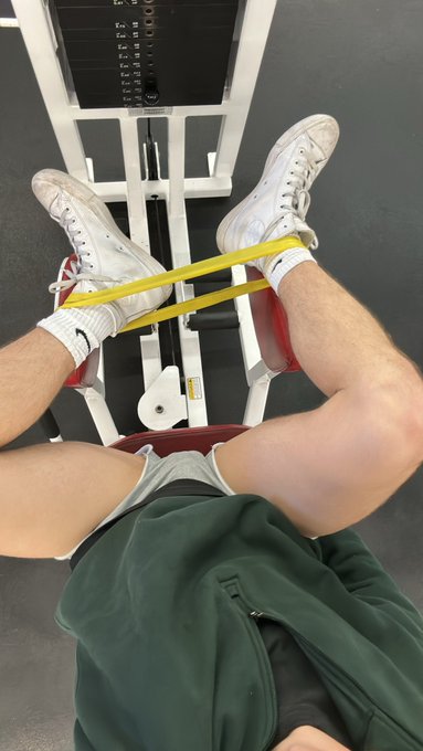 1 pic. Thick thighs save lives. https://t.co/Yxq4npjodM