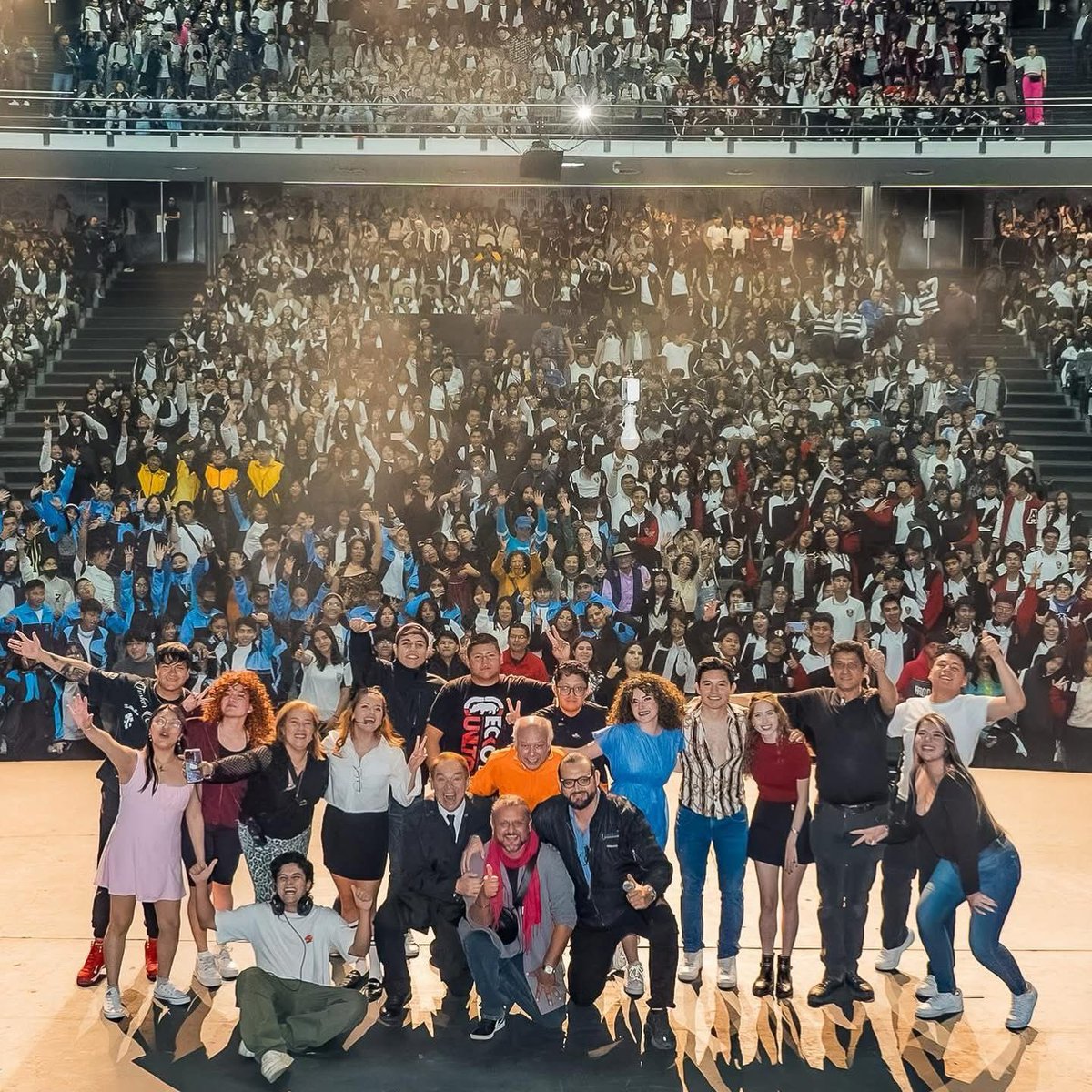 Marcos_E_Valdes's tweet photo. Amigos queridos esta maravillosa obra “Elegidos” , una de las mejores obras donde he trabajado, una enorme producción, escritor, director y productor son mágicos , un elenco fuera de serie, los invito a disfrutar y reflexionar con esta obra inolvidable!. #elegidos #marcosvaldes https://t.co/hWtbgNclzO