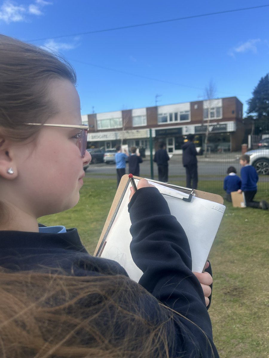 Y5Redgate's tweet image. We are enjoying becoming architects in our Art lessons and have been studying homes and businesses in our local area. #RCPArt 🏠👌🏻