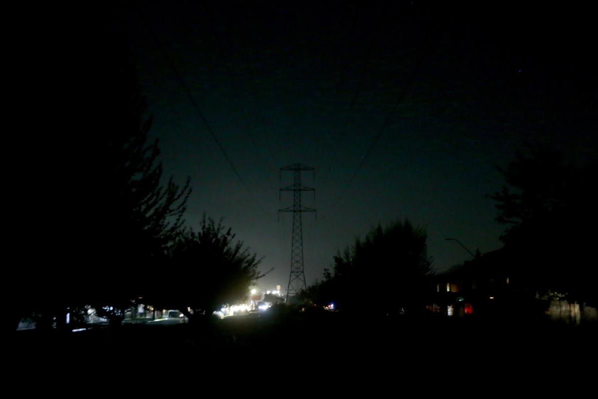 La falla del 25 de febrero es uno de los peores apagones ocurridos desde el terremoto de 2010. A casi seis años de la publicación del estudio de contingencias extremas en el norte del país, los planes de defensa aún no se implementan.
brevesdeenergia.com/blog/posts/ele…