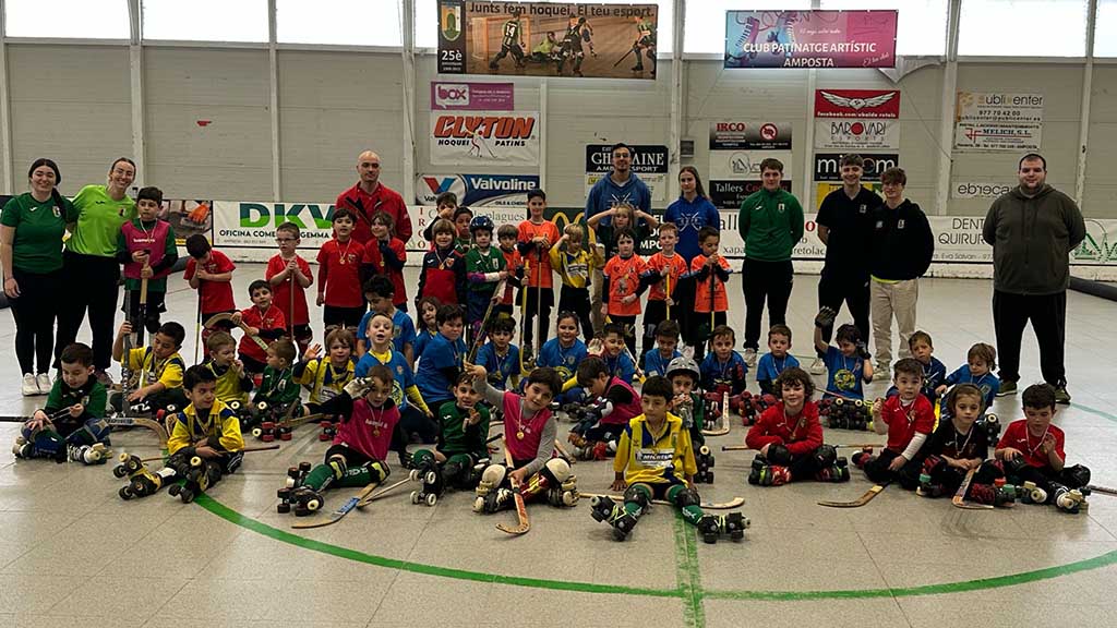 🏑 L’Hoquei Patí Amposta va organitzar una trobada d’escoles de clubs de les comarques tarragonines

▶ LA NOTÍCIA: ebresports.cat/lhoquei-pati-a…

<a href="/UFECcat/">Unió de Federacions Esportives de Catalunya</a> <a href="/HoqueiAmposta/">Hoquei Patí Amposta</a> <a href="/FCPatinatge/">FCPatinatge</a> <a href="/ajamposta/">Ajuntament d'Amposta</a> <a href="/adamtomas/">Adam Tomàs i Roiget</a> <a href="/MarcFornos/">Marc Fornos Monllau</a> <a href="/irccid/">Iris Castell Cid</a> <a href="/esportcat/">Esports</a> <a href="/RadioAmposta/">Amposta Ràdio</a> #Amposta #TerresdelEbre