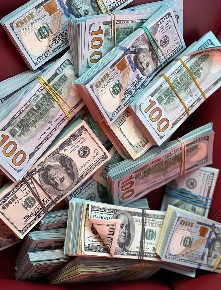 Stacks on stacks! 💵 Big money vibes for the perfect flex. Whether it’s for film, photography, or just the grind, get your money game right! 💰✨ #MoneyStacks #CashFlow #Wealth #PropMoney #MoneyMotivation #LuxuryLife #RichVibes #FinancialFreedom #BossMoves #FilmProps #HustleHard