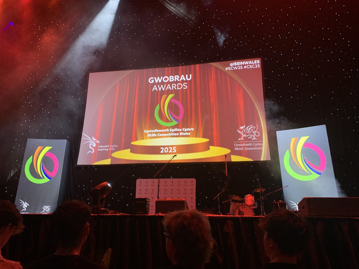 iwanthomas1's tweet image. Hugely proud as Chair of @PembsCollege  to support our amazing students who won 39 medals at @ISEinWales in Swansea this evening.

Testament also to the brilliant team who support our students everyday.👏🏻

And the band #Slak from the college also closed the ceremony! 🎸
#SCW25