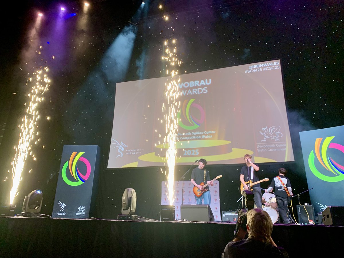 iwanthomas1's tweet image. Hugely proud as Chair of @PembsCollege  to support our amazing students who won 39 medals at @ISEinWales in Swansea this evening.

Testament also to the brilliant team who support our students everyday.👏🏻

And the band #Slak from the college also closed the ceremony! 🎸
#SCW25