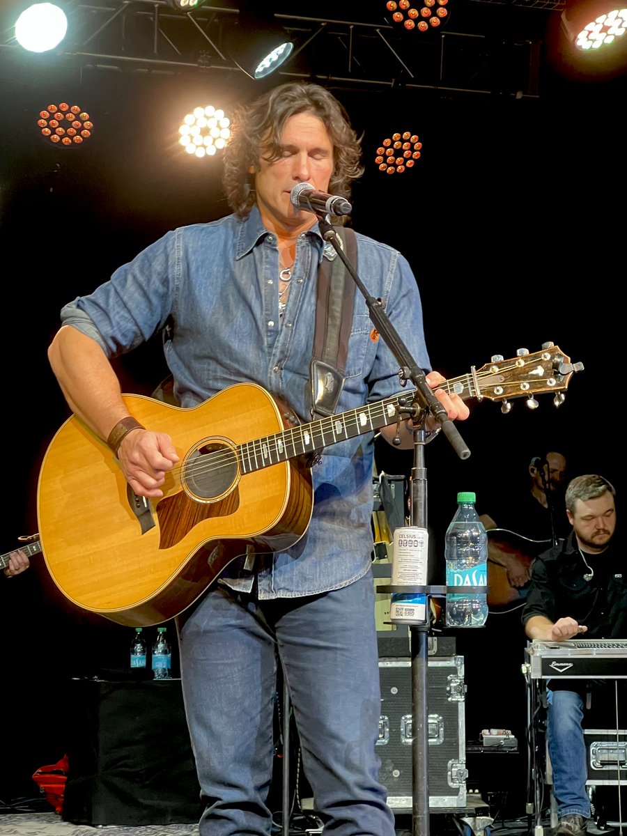 JoeNichols's tweet image. Off to Florida next week! Where do y’all want to see us play the rest of the year? Tag your venue 👊