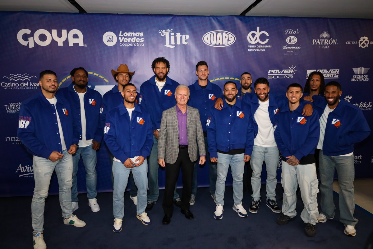 ramonluisrivera's tweet photo. Apoyando a nuestros Vaqueros en la  conferencia de prensa sobre la nueva temporada. Les deseamos, ¡Mucho Éxito! #VaqueroAhí @VaquerosBSN https://t.co/zaivi9pim2