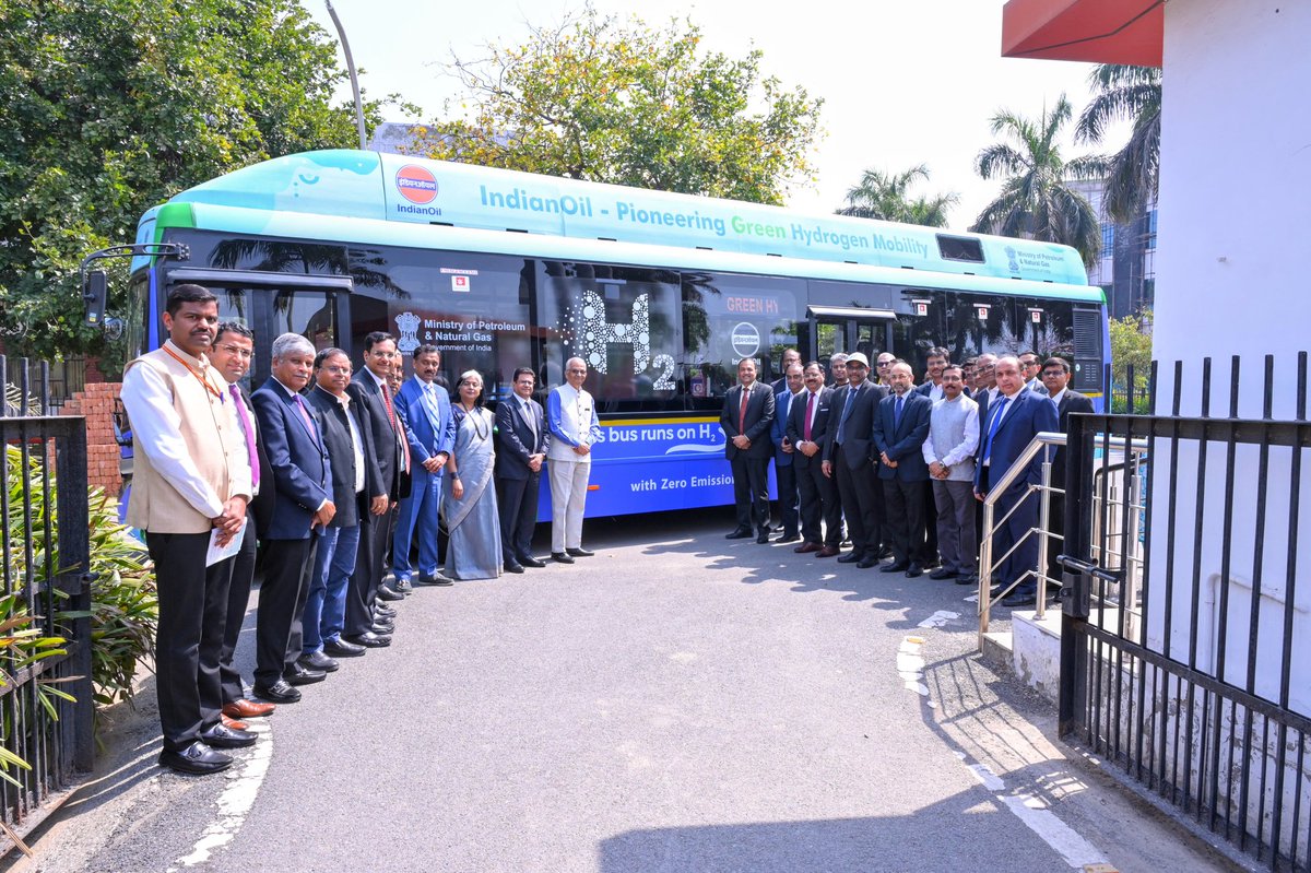 It was wonderful to ride in a #hydrogen fuelled bus in Indian Oil R&amp;D campus, Faridabad. Congratulations to team @IOCL for this development initiative. Every possibility that Hydrogen fuel-cell heavy vehicles would compete favourably with Diesel counterparts.