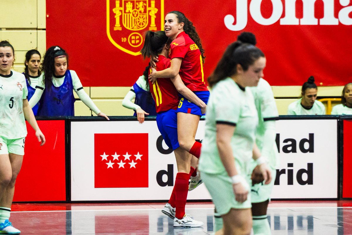 📸 La mejor manera de empezar un partido es con 𝗮𝗯𝗿𝗮𝘇𝗼𝘀

🇪🇸🆚🇵🇹 | 1-0 | 7'
📺 <a href="/rtveplay/">RTVE Play</a>

#FutsalEspaña
