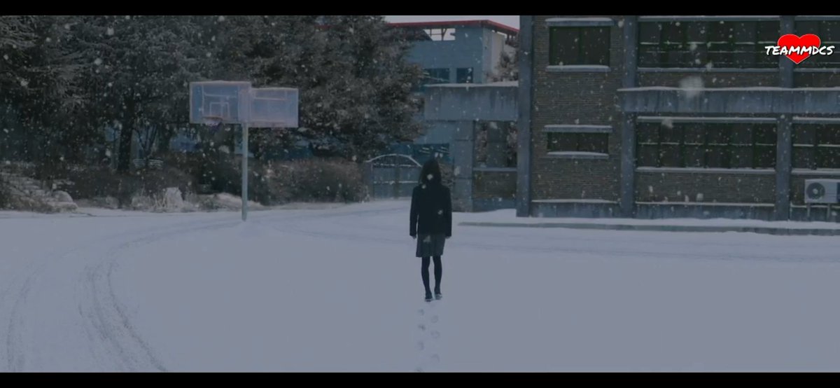 cami_dramas2's tweet image. Bueno hoy empecé #TheWitch y tiene un planteo interesante con la maldición.

Me gustó que él estaba atento a ella. Las imágenes en la nieve fueron muy bonitas 💓 #TheWitchEp1