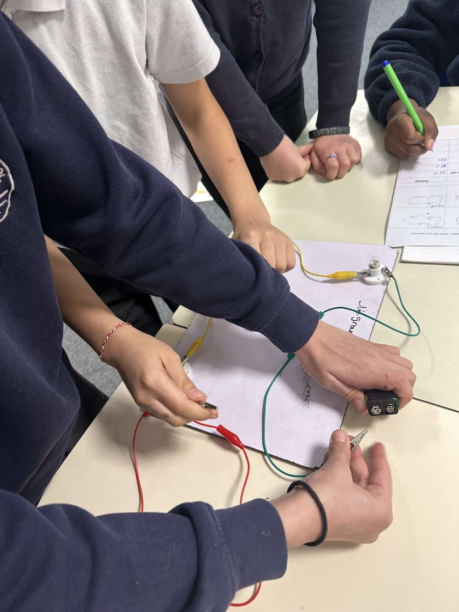 Immersive learning in our Electricity topic lesson for science today - Pine Class put their scientific skills to the test to predict which circuits would work. #futurescientists #handsonlearning