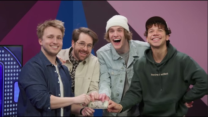 iveedea's tweet image. Experiencing the joy of victory, even if  it's just a win of 5 dollars 😄

PS. their win was such a movie moment❤️
@smosh #smoshfamilyfeud