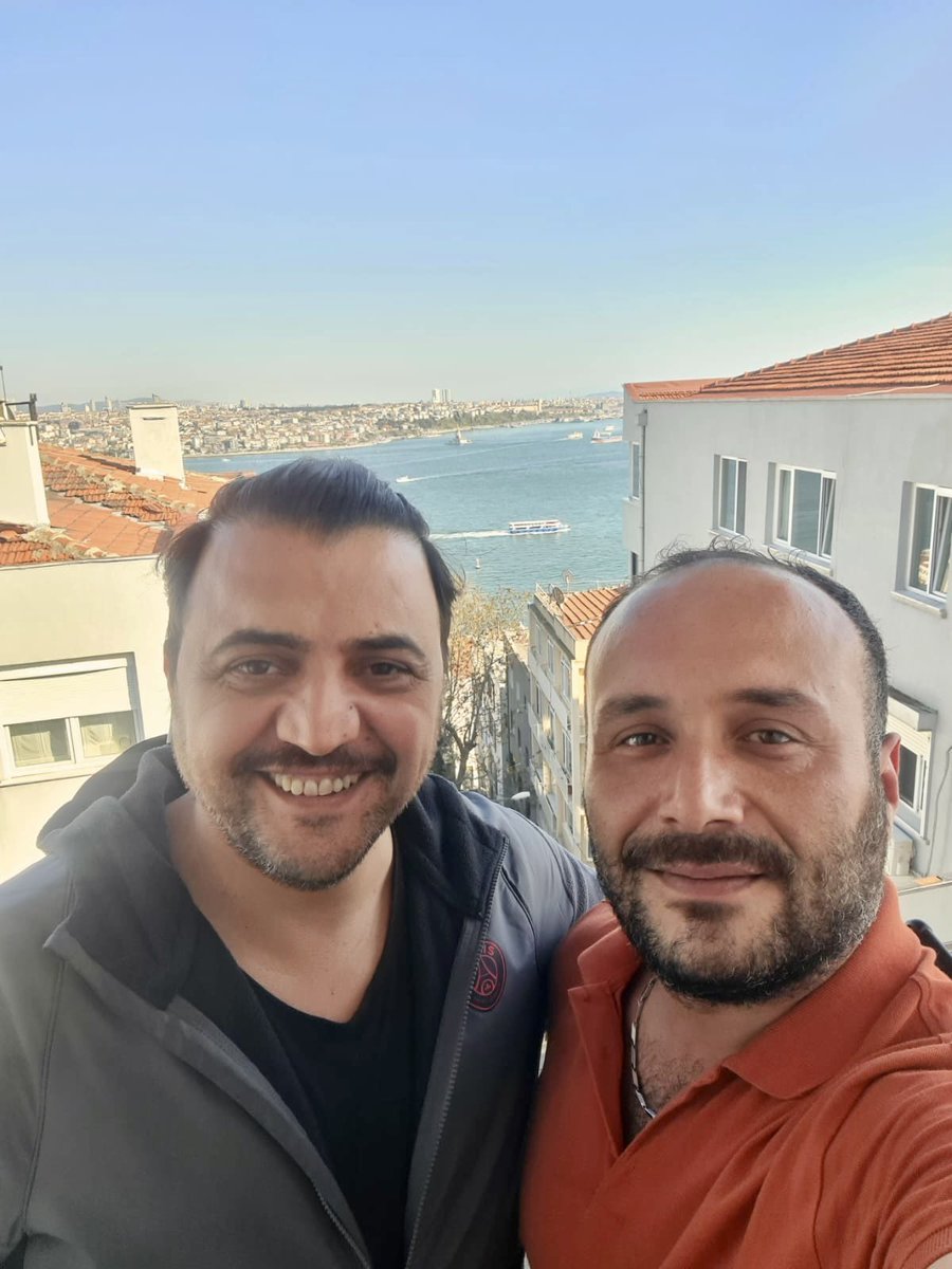 #ŞinasiYurtsever diye yazılır #Adam diye okunur
🫶🏻🫶🏻🫶🏻