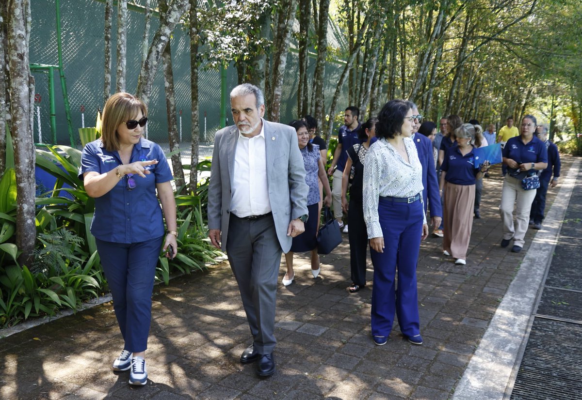 Con la rehabilitación de las canchas de tenis y futbol rápido, la Universidad Veracruzana reconoce el impacto del deporte como pilar en la formación integral de las y los halcones. ⚽🎾(1/2)