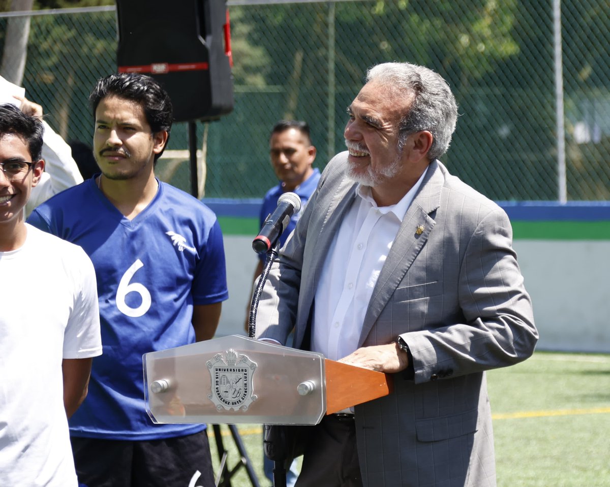 UVeracruzanaMx's tweet image. Con la rehabilitación de las canchas de tenis y futbol rápido, la Universidad Veracruzana reconoce el impacto del deporte como pilar en la formación integral de las y los halcones. ⚽🎾(1/2)