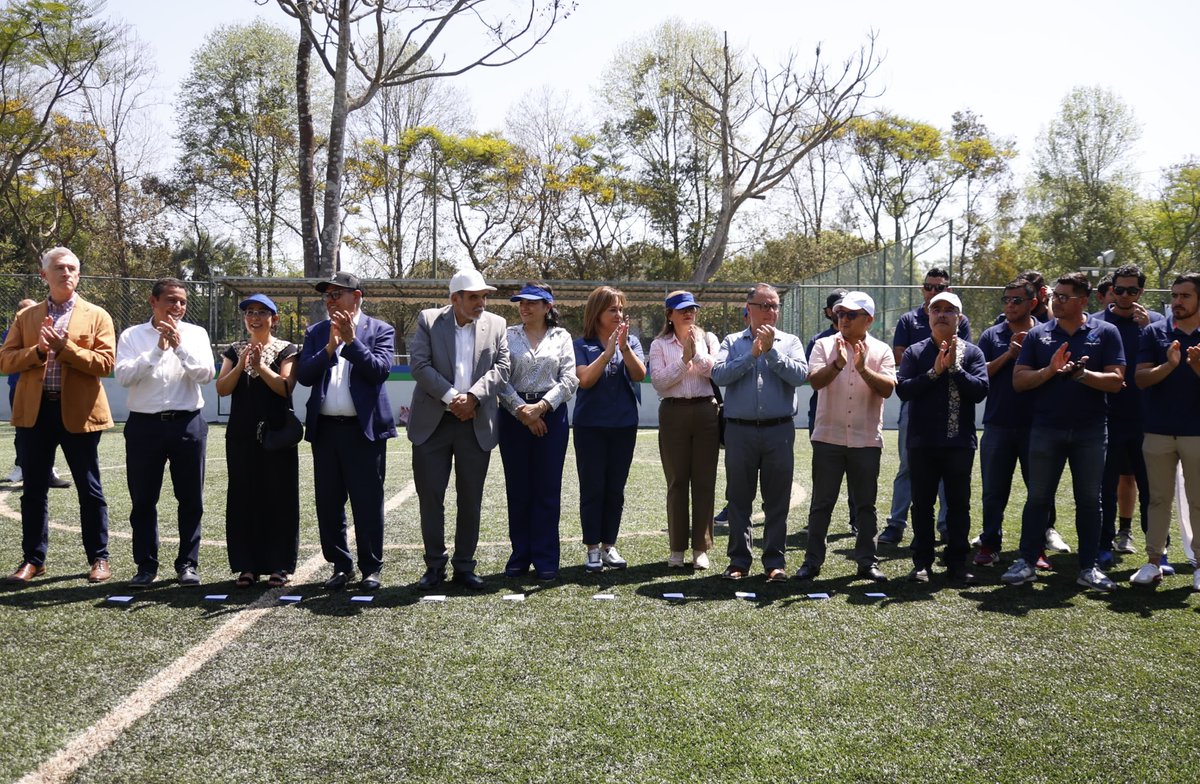 UVeracruzanaMx's tweet image. Con la rehabilitación de las canchas de tenis y futbol rápido, la Universidad Veracruzana reconoce el impacto del deporte como pilar en la formación integral de las y los halcones. ⚽🎾(1/2)
