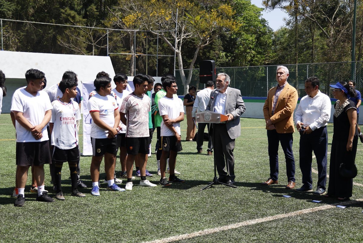 UVeracruzanaMx's tweet image. Durante la inauguración de estos espacios en el Campus para la CAD, el rector Martín Aguilar Sánchez, destacó la importancia de promover la cultura del deporte, impulsando valores como la disciplina, la perseverancia y el trabajo en equipo. 
#UV_InspiraElCambio  (2/2)