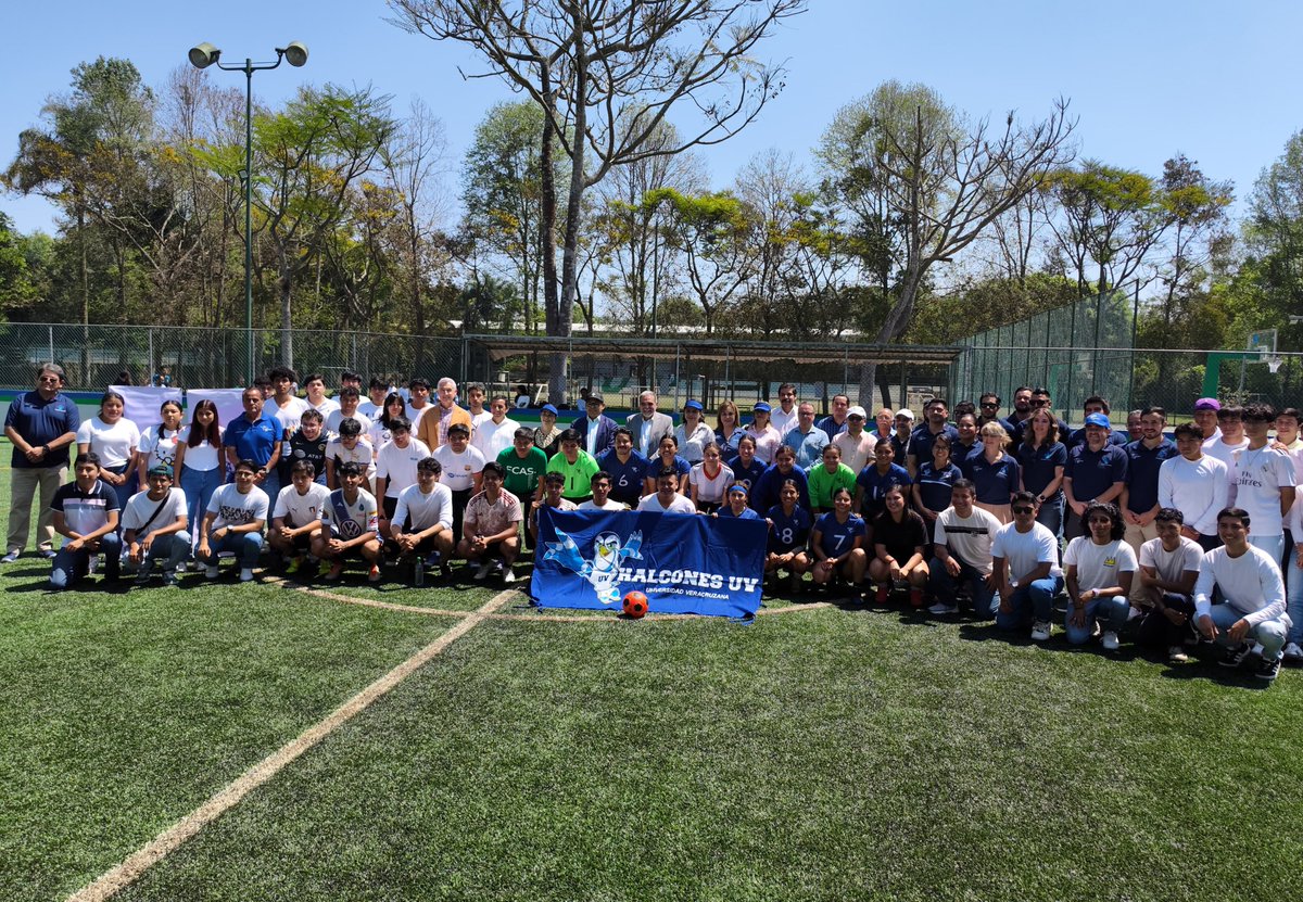UVeracruzanaMx's tweet image. Durante la inauguración de estos espacios en el Campus para la CAD, el rector Martín Aguilar Sánchez, destacó la importancia de promover la cultura del deporte, impulsando valores como la disciplina, la perseverancia y el trabajo en equipo. 
#UV_InspiraElCambio  (2/2)