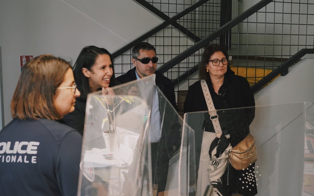 NaimaMoutchou's tweet photo. 👮Cet après-midi, j’ai échangé avec les policiers du commissariat de Saint-Herblain. 

Je suis venue pour écouter. Je repars plus déterminée encore à leur apporter + de soutien et de moyens. 

Merci @AlexandraJac13 d’avoir organisé cette rencontre. https://t.co/aryoD1JPL6