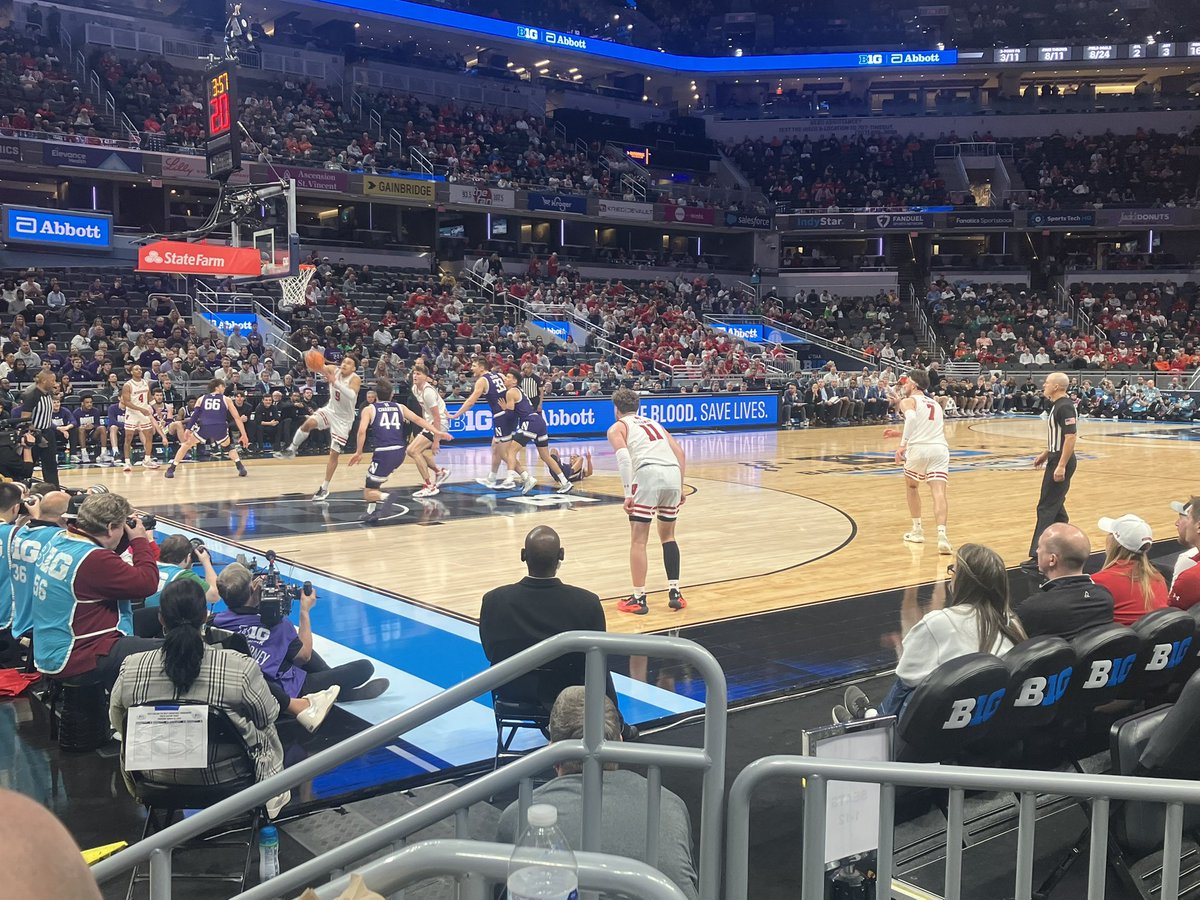 bbmind's tweet image. Badgers up 7 at the half.