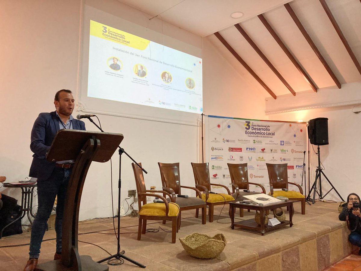 Abrimos con la Mesa de Instalación del 3er Foro DEL donde   <a href="/DNP_Colombia/">dnp_colombia</a>  <a href="/GobBoyaca/">Gobernación de Boyacá</a> #AlcaldíadeVilladeLeyva y el #MuseoComunitarioElFosil dan el saludo inicial. Únete a la transmisión aquí: bit.ly/3DtNupv

#SomosDELterritorio