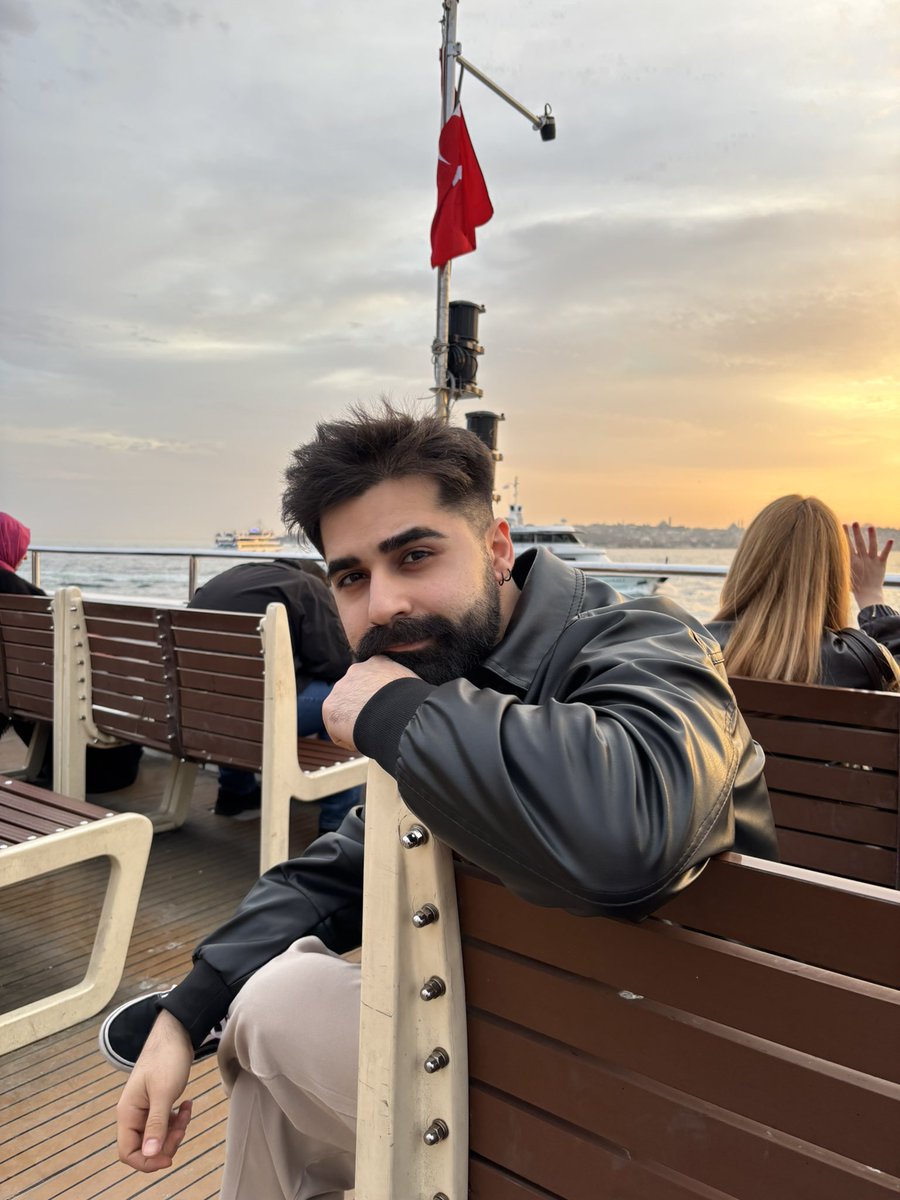 LiberalMomoo's tweet photo. Şöyle bir havada…. https://t.co/1w08w7xNEw