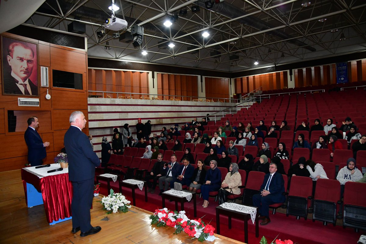 Trabzon_MEM's tweet photo. Bakanlığımız Türkiye Yüzyılı Maarif Modeli çerçevesinde düzenlenen "İftarda Konuşalım" programında Sayın Valimiz Aziz Yıldırım, Şehit Samet Uslu Anadolu İmam Hatip Lisesi Fen ve Sosyal Bilimler Proje Okulu öğrencilerimizle bir araya geldi.
@tcmeb @Yusuf__Tekin @TrabzonValilik https://t.co/ilsSTEl5J4