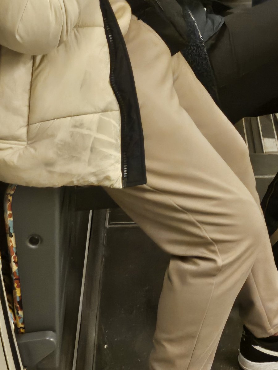 AAas15565's tweet photo. #ubahn #gaybulge #straigtbulge #arabbulge #bigdick #schwanz https://t.co/rFljIgQ0Oy