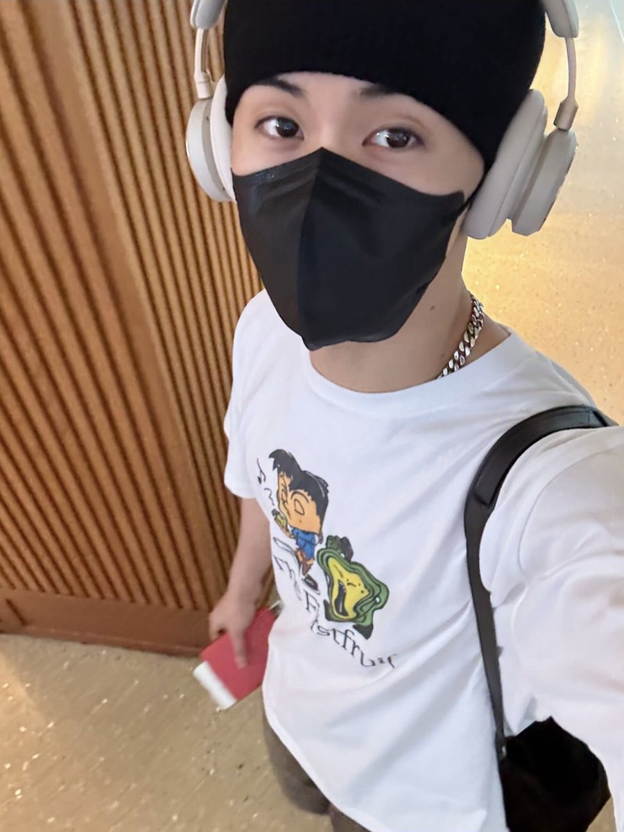 LOOKSMKL's tweet photo. onyourm__ark ig story https://t.co/2T80bxoqif