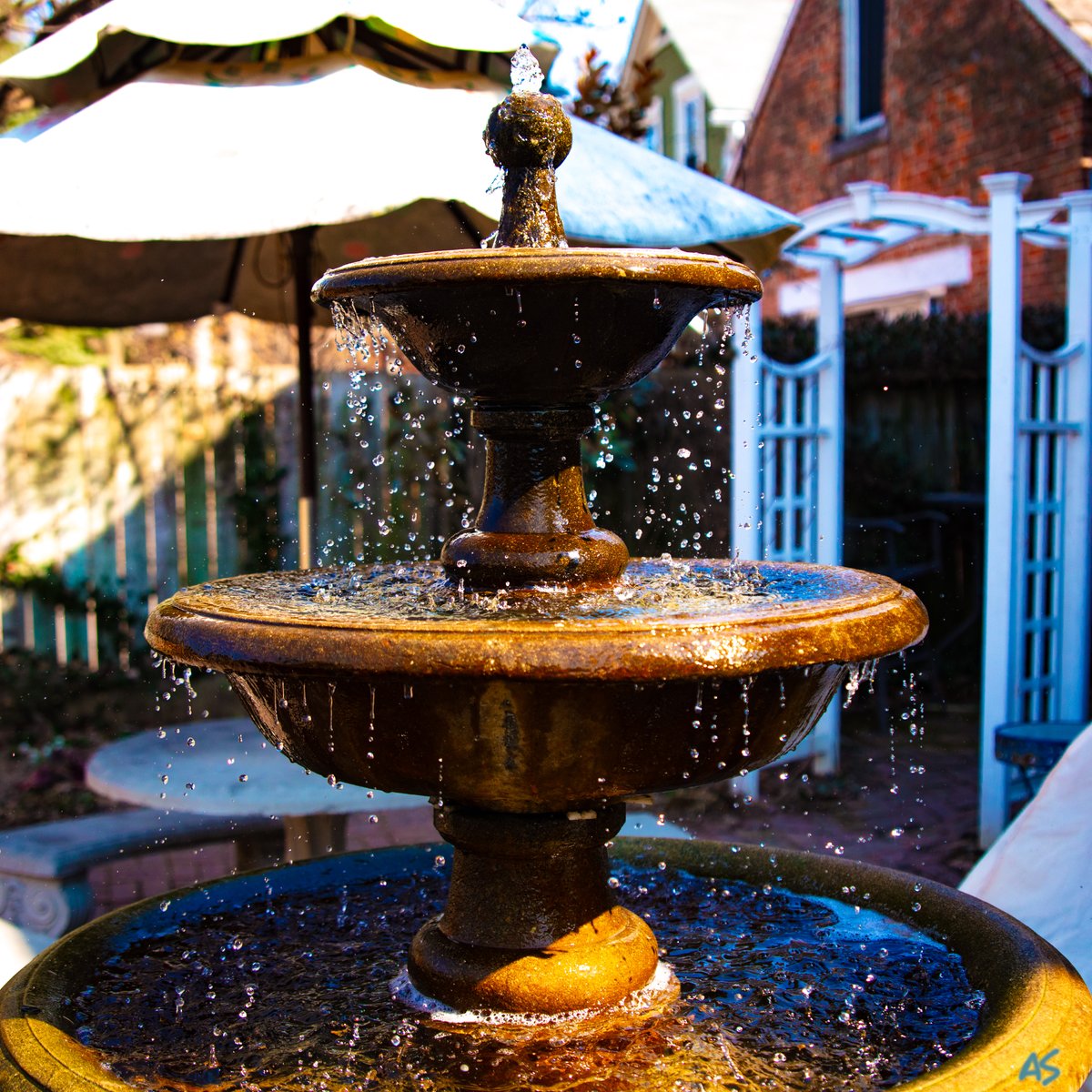 AndySpessard's tweet image. It’s that magical time of the year when our fountain reappears. ☀️💕⛲💕☀️ #fountain #warmweather #springisnear